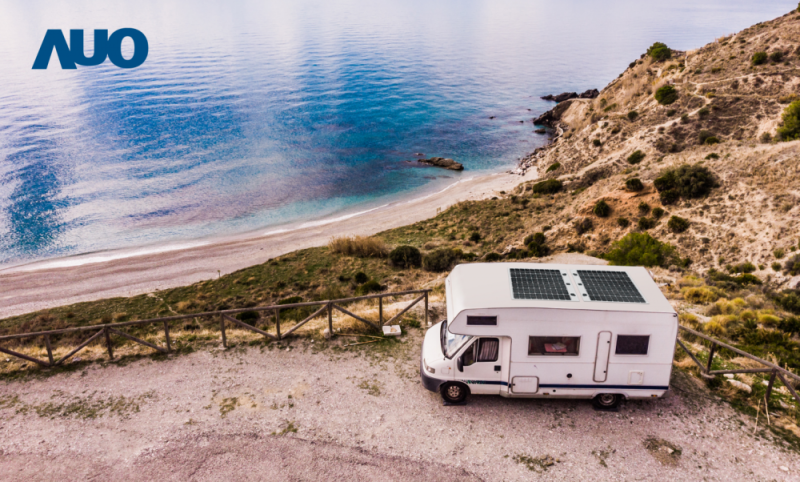 「可撓輕量化太陽光電板SunCurva」使用輕量特殊耐候型複合板取代傳統太陽能板的玻璃前板，不僅降低70%重量，每米平方僅3Kg；具有抗衝擊性能及通過電磁相容性測試，可應用於交通運輸工具，如露營車、遊艇等